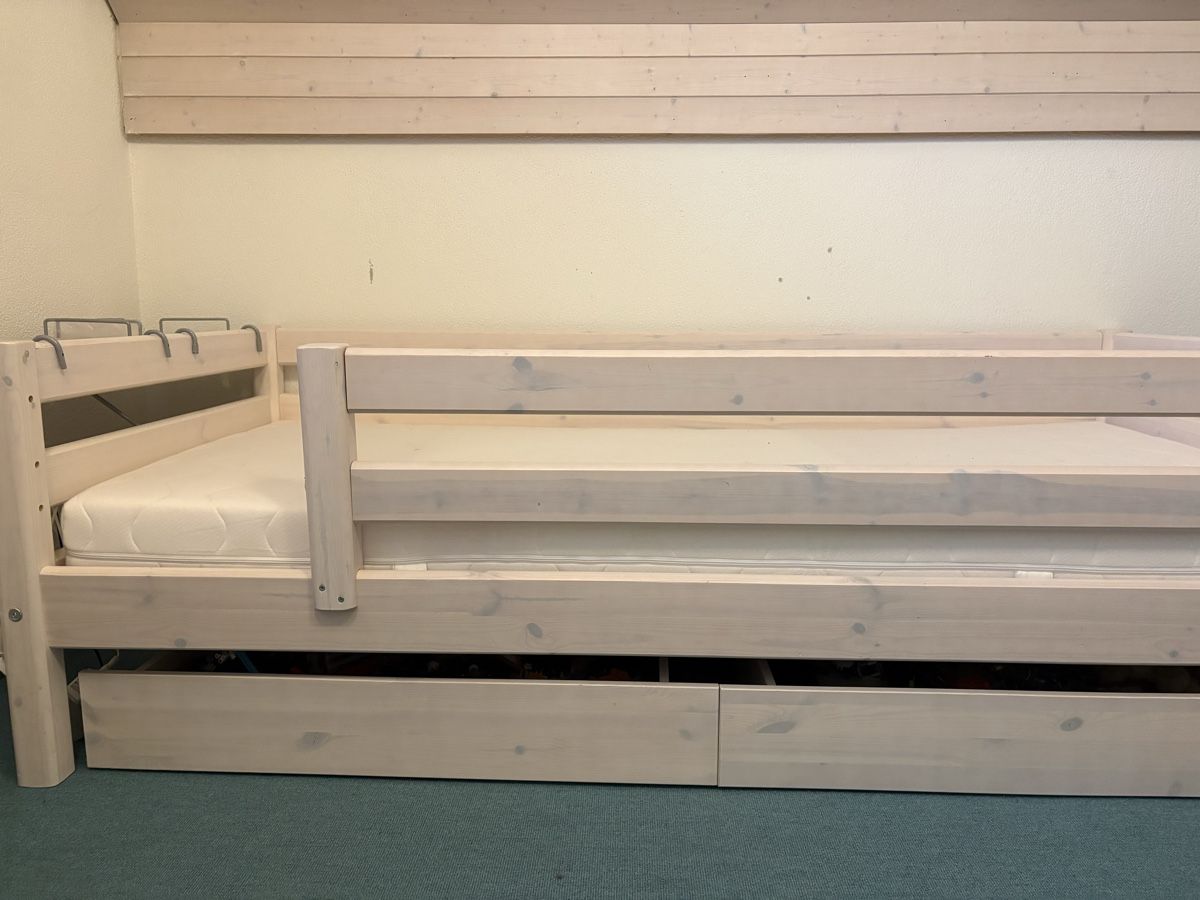 Flexa Lits: Flexabett mit Schubladen und Rutsche – D'occasion à Niederglatt ZH par CorinneW32