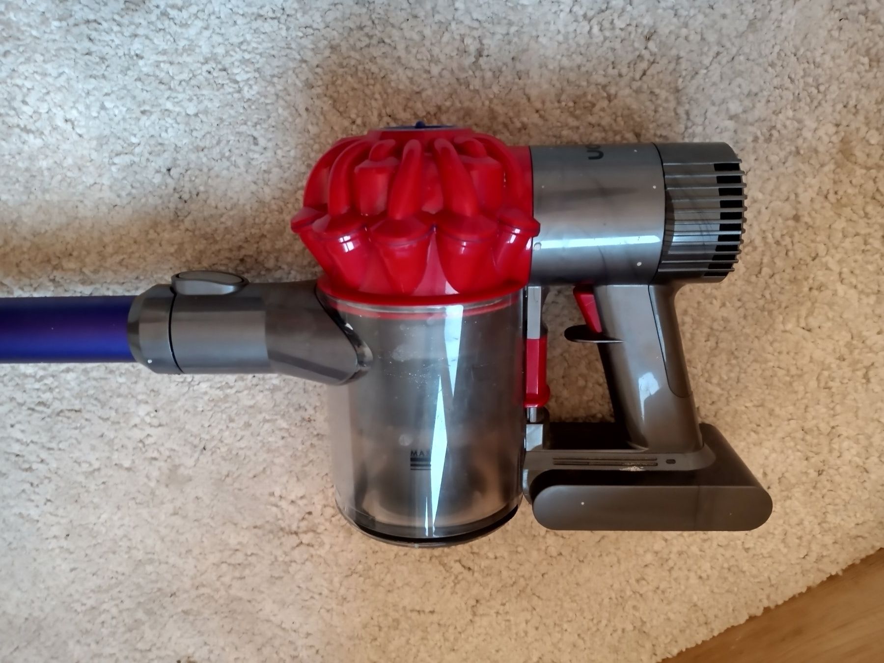 Dyson Aspirapolveri & Accessori: Handstaubsauger Dyson V6 – Usato da Prez-vers-Siviriez venduto da Monija70 7