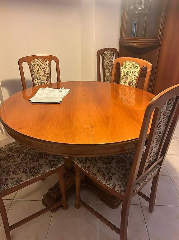 Tische: Table de salle à manger ronde extensible + 6 chaises – Gebraucht aus Bussigny von iev_g66j 1