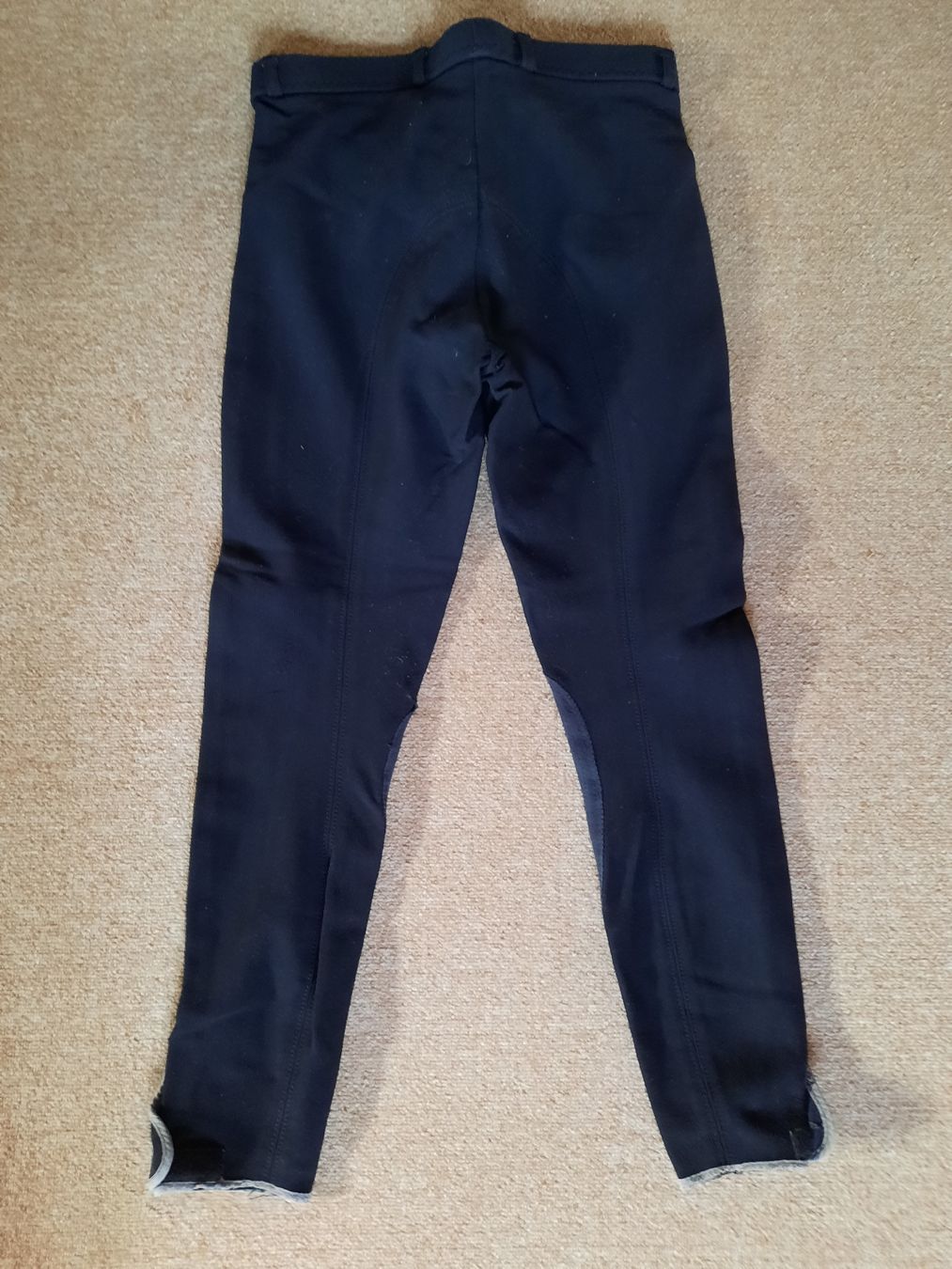 Pantaloni: Reithose schwarz gerippt, Gr. 176 – Usato da Nottwil venduto da mar_jqm7 2