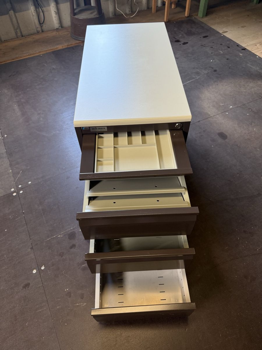 Armoires: Lista Schubladencontainer Metall braun  – D'occasion à Schaffhausen par Pfurrisprutz 4