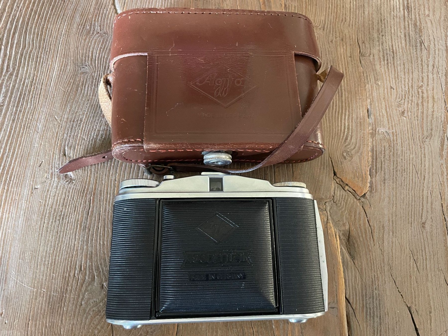 Agfa Fotocamera: Agfa Isolette II Faltkamera mit Ledertasche – Usato da Volketswil venduto da rubin74 1