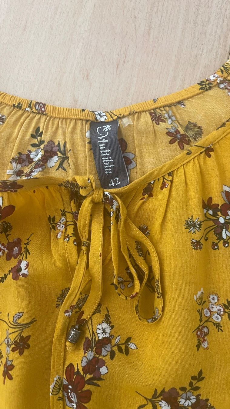 Blusen: Bluse, Grösse 42, Gelb mit Blumenmuster – Neu (gemäss Beschreibung) aus Wetzikon ZH von Schrungus 1