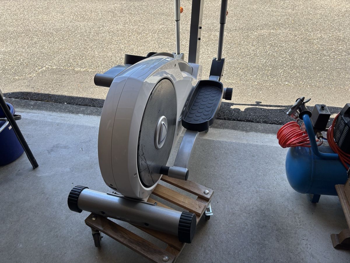 CardioStrong Vélos d'appartement: Cross Trainer – D'occasion à Schöftland par Thina011 5