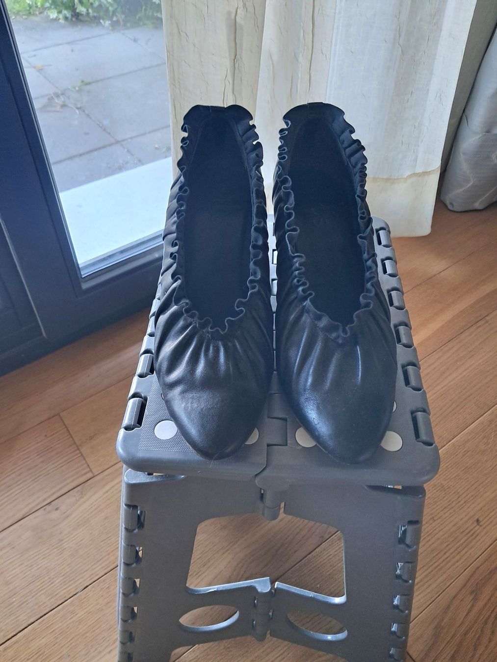 Cos Damenschuhe: COS - 39 Black block heels – Gebraucht aus Aubonne von erinrose