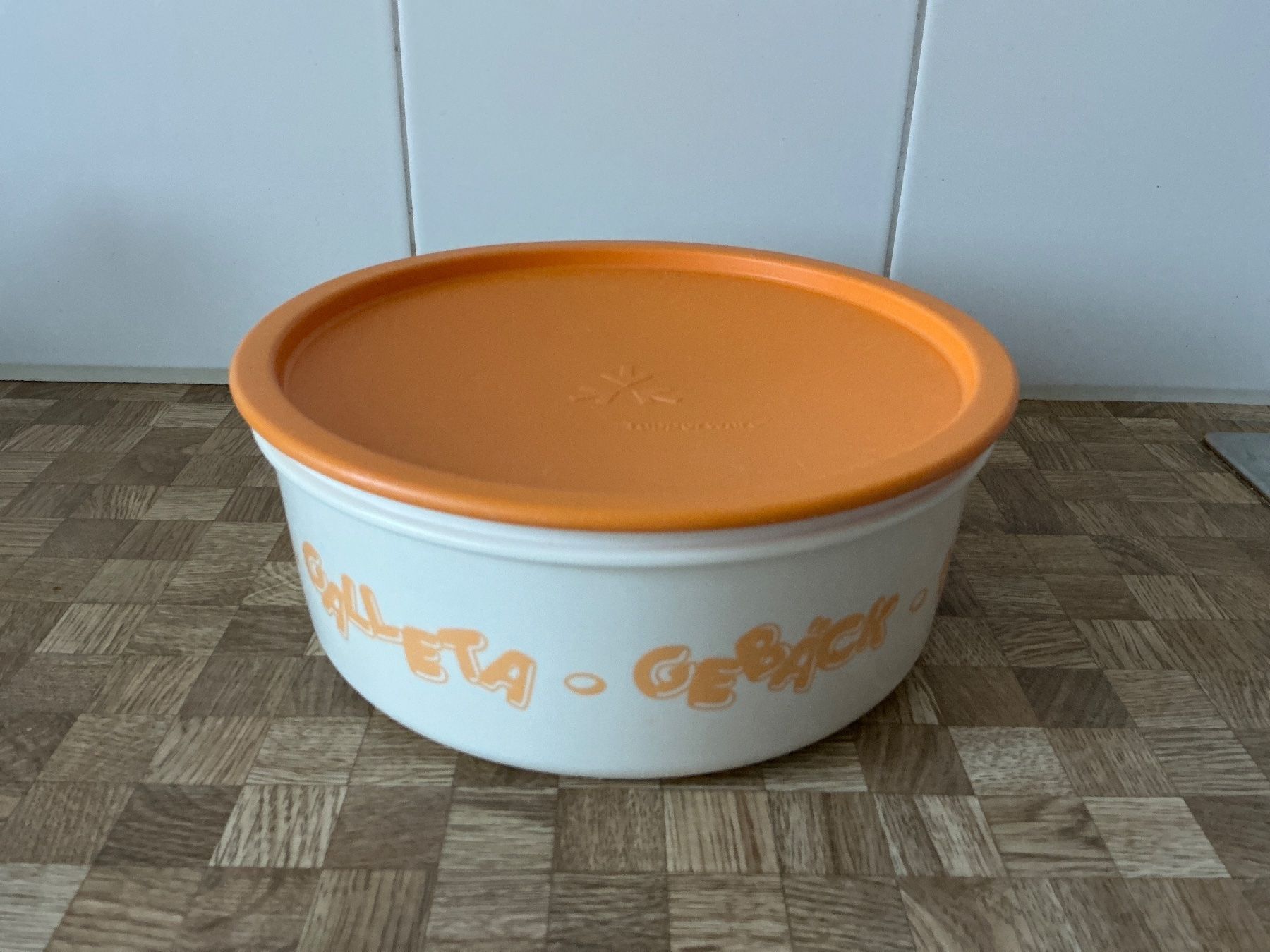 Tupperware Behälter & Ähnliches: Tupperware Guetzlidose – Gebraucht aus Birmensdorf ZH von Hilhan