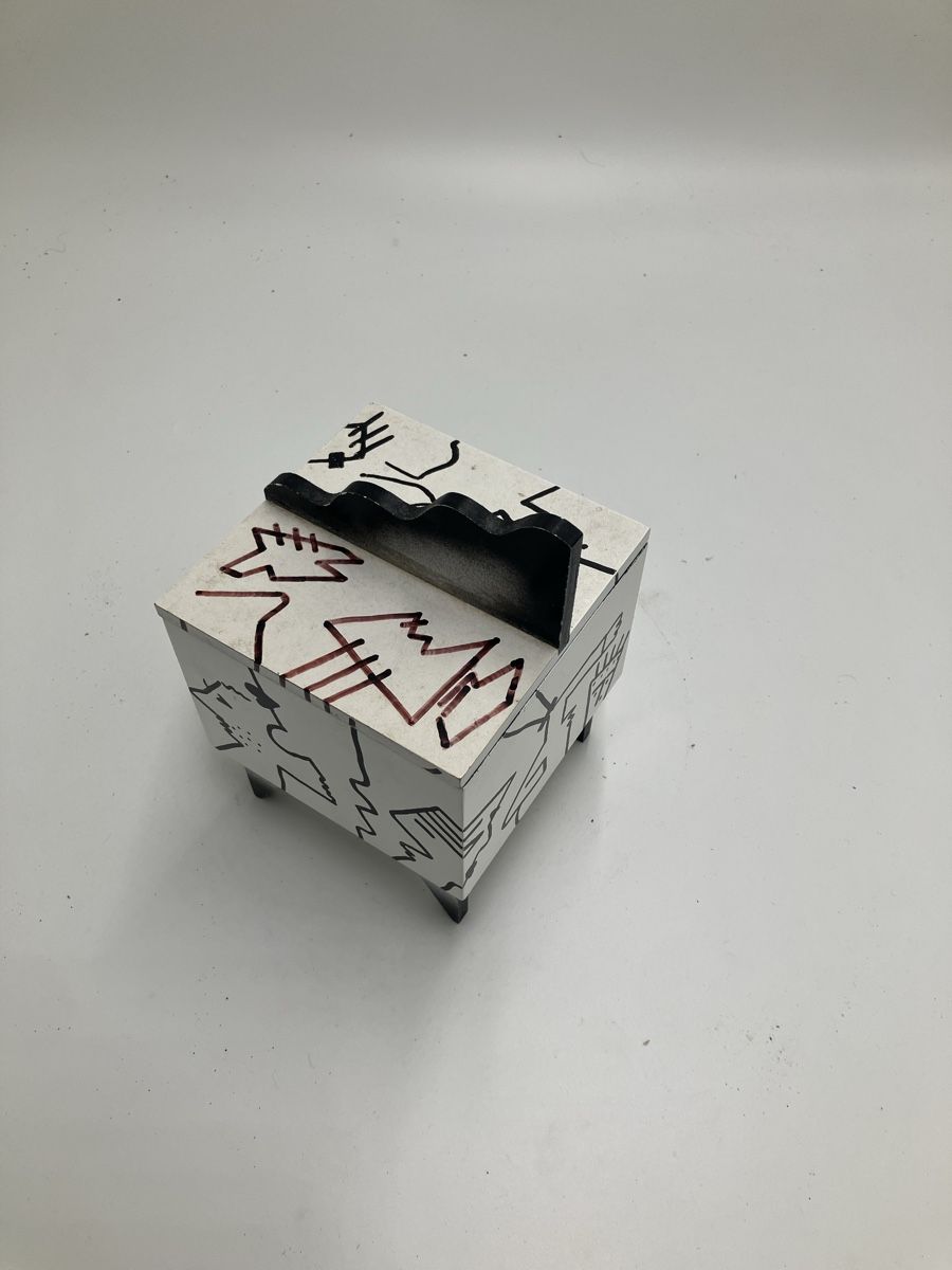 Tutte le decorazioni: Memphis Hollis Fingold vintage box – Usato da fribourg venduto da Retroverso 1