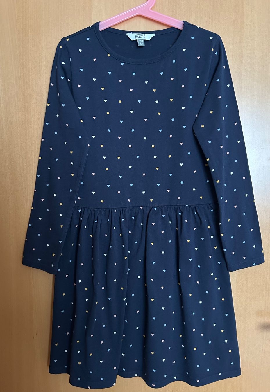 Vestiti & Gonne: Schönes Mädchenkleid langarm Gr.128 – Usato da Naters venduto da Gemschhtte