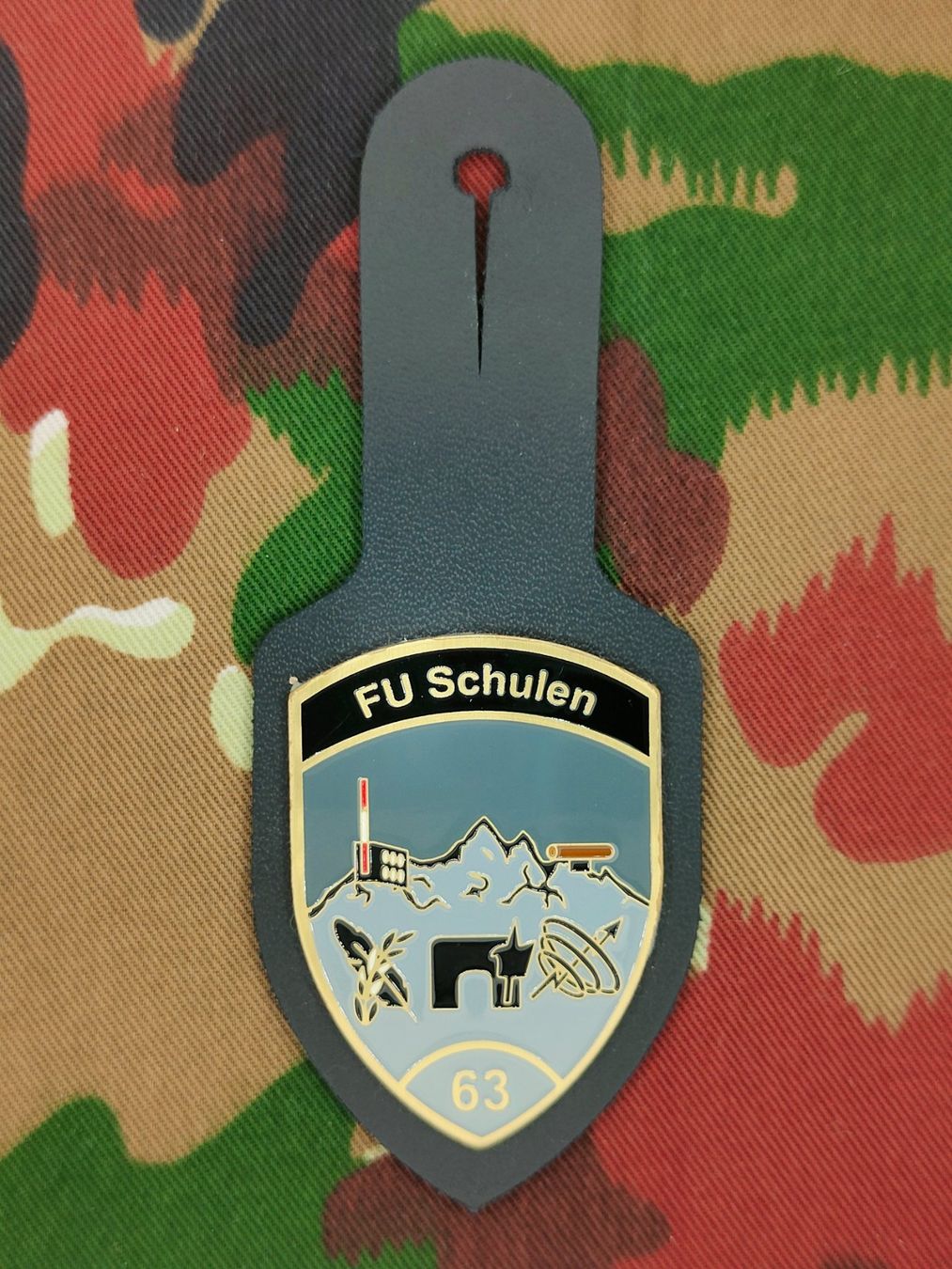 Schweizer Armee Placchette & Badge: Brusttaschenanhänger FU Schulen 63 – Usato da Bauma venduto da SwissMilitaria