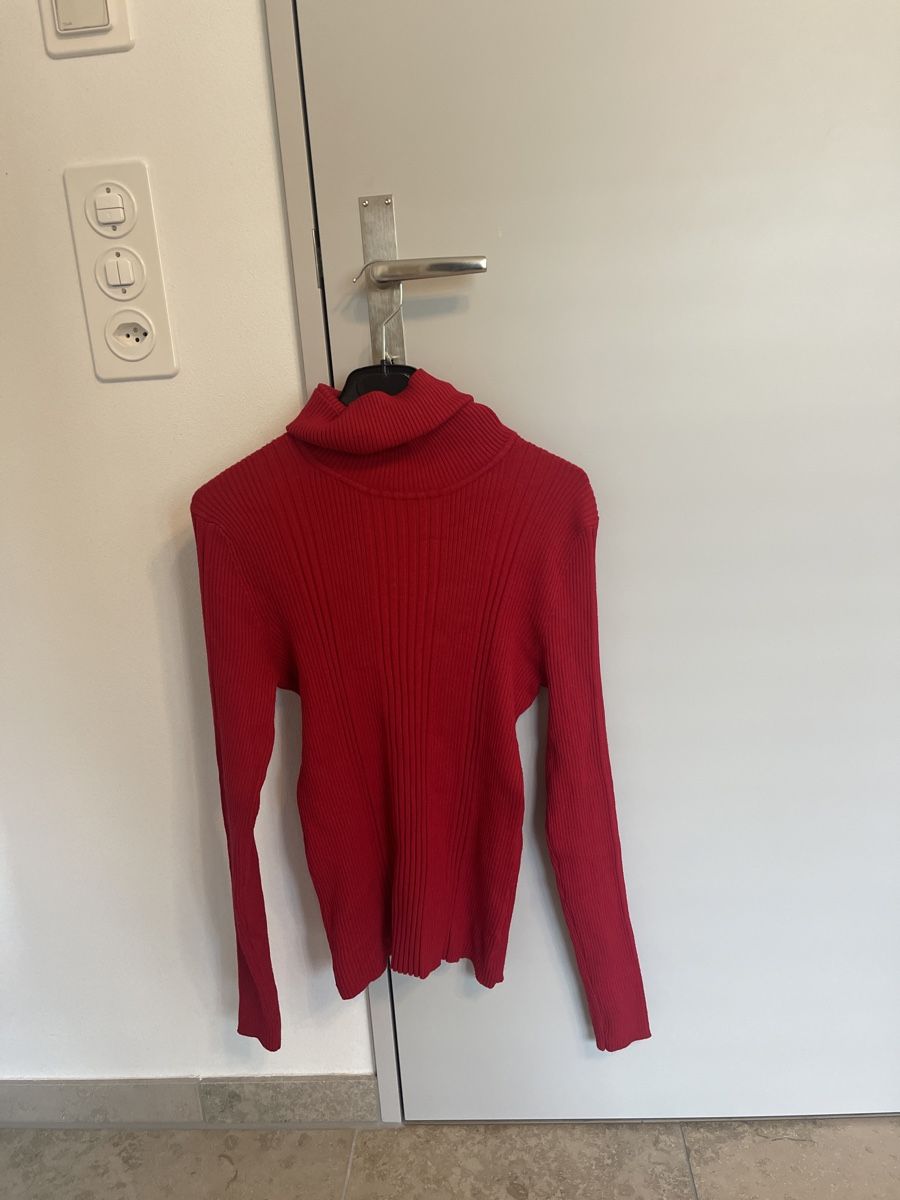 Pulls & Sweat-shirts: Roter Rollkragenpullover  – D'occasion à Zürich par WeisserPlanet