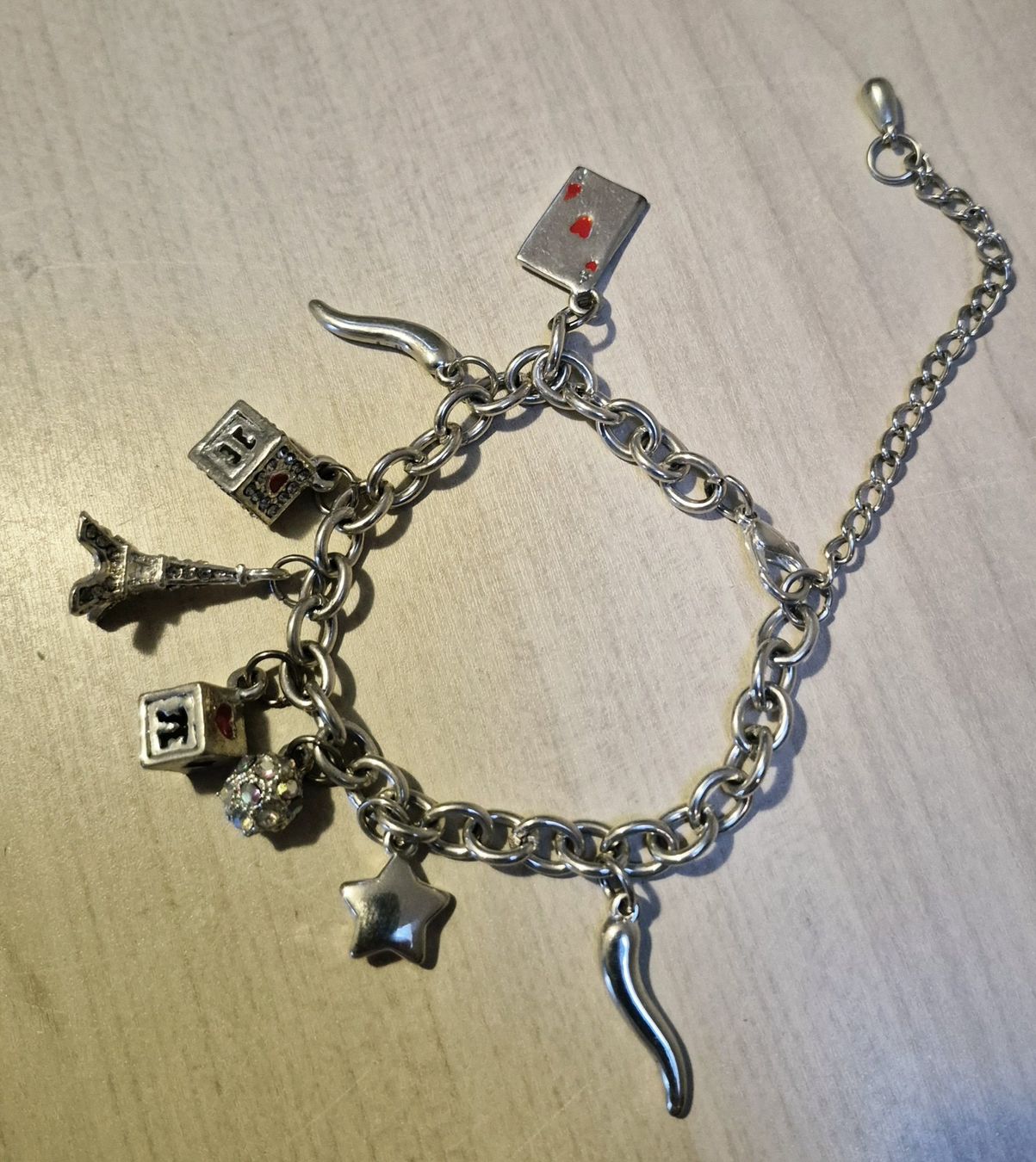 Catenine: Thomas Sabo Kette mit diversen Schmuckanhänger – Usato da Buttikon SZ venduto da Joe613