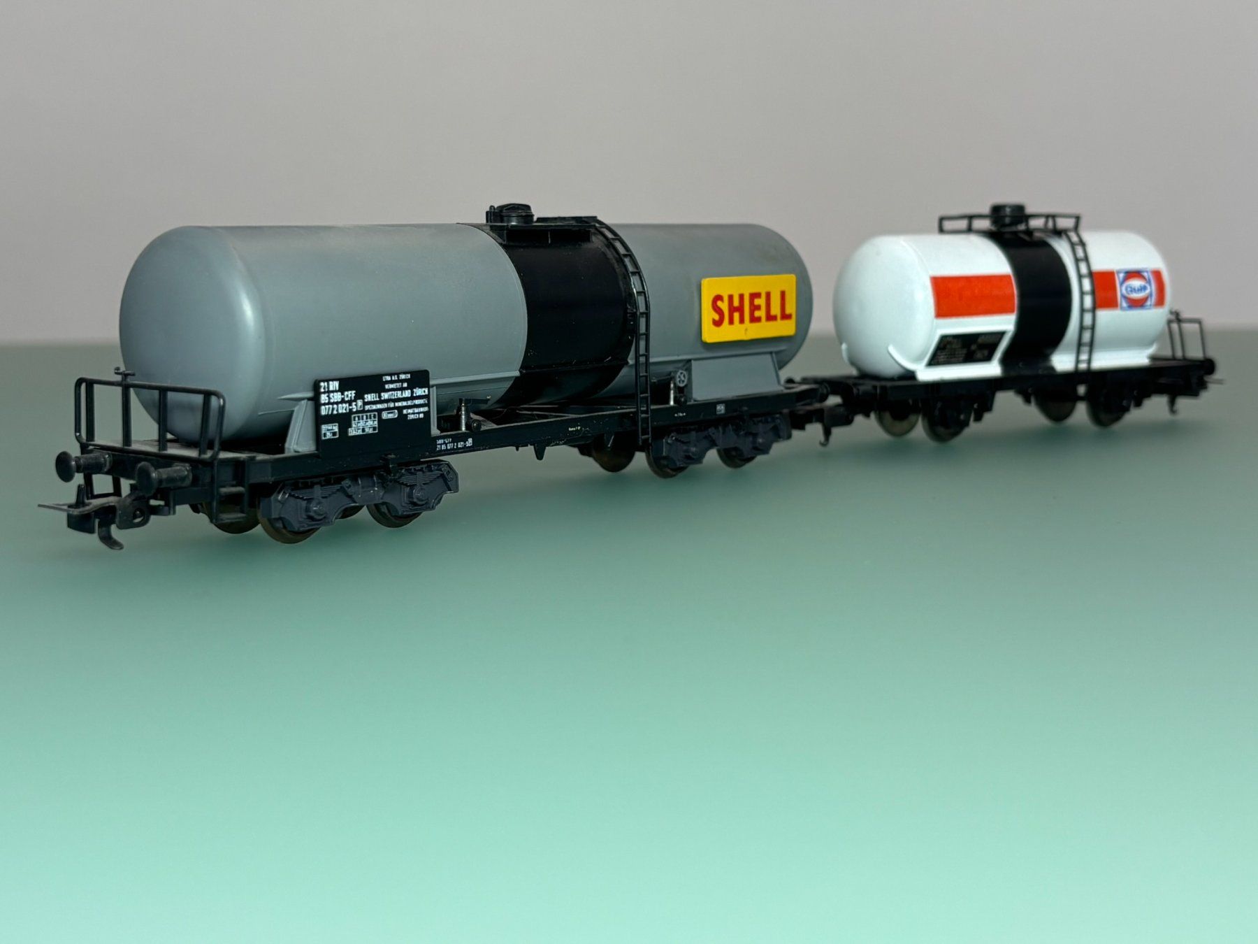 Liliput Trains électriques: SBB CFF FS  2x wagons citerne SHELL + GULF – D'occasion à Sion par lol_98vj 3