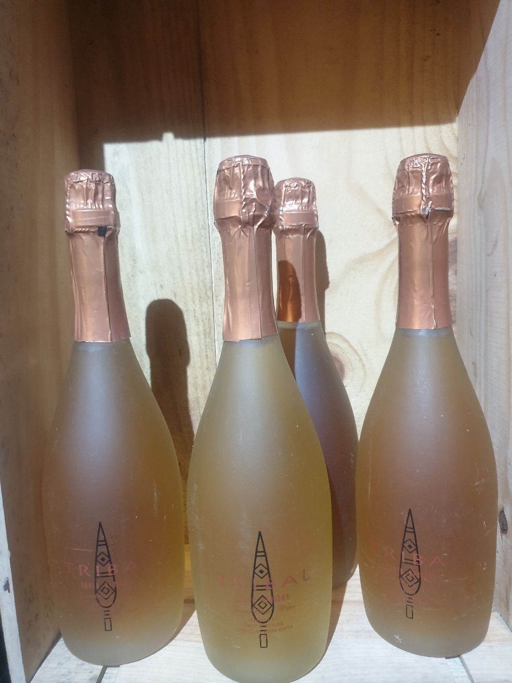 Wein: Bouteille de vin effervescent Tribal 75cl. – Gebraucht aus Rennaz von Winelovers1983