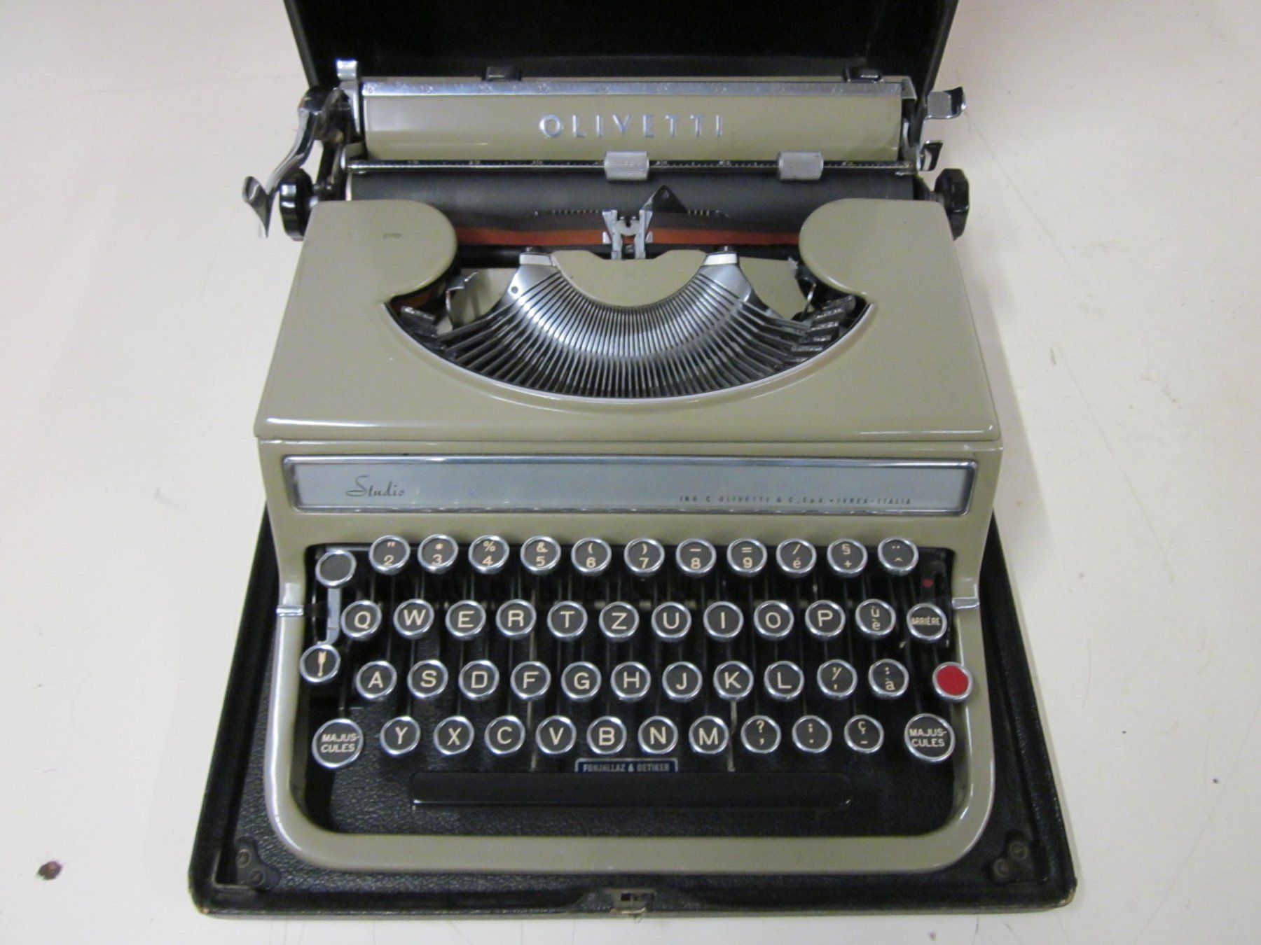Olivetti Macchine da scrivere: OLIVETTI Studio 42 Machine a écrire 1940 Schreibmaschine – Usato da Grand-lancy venduto da kohler333 1