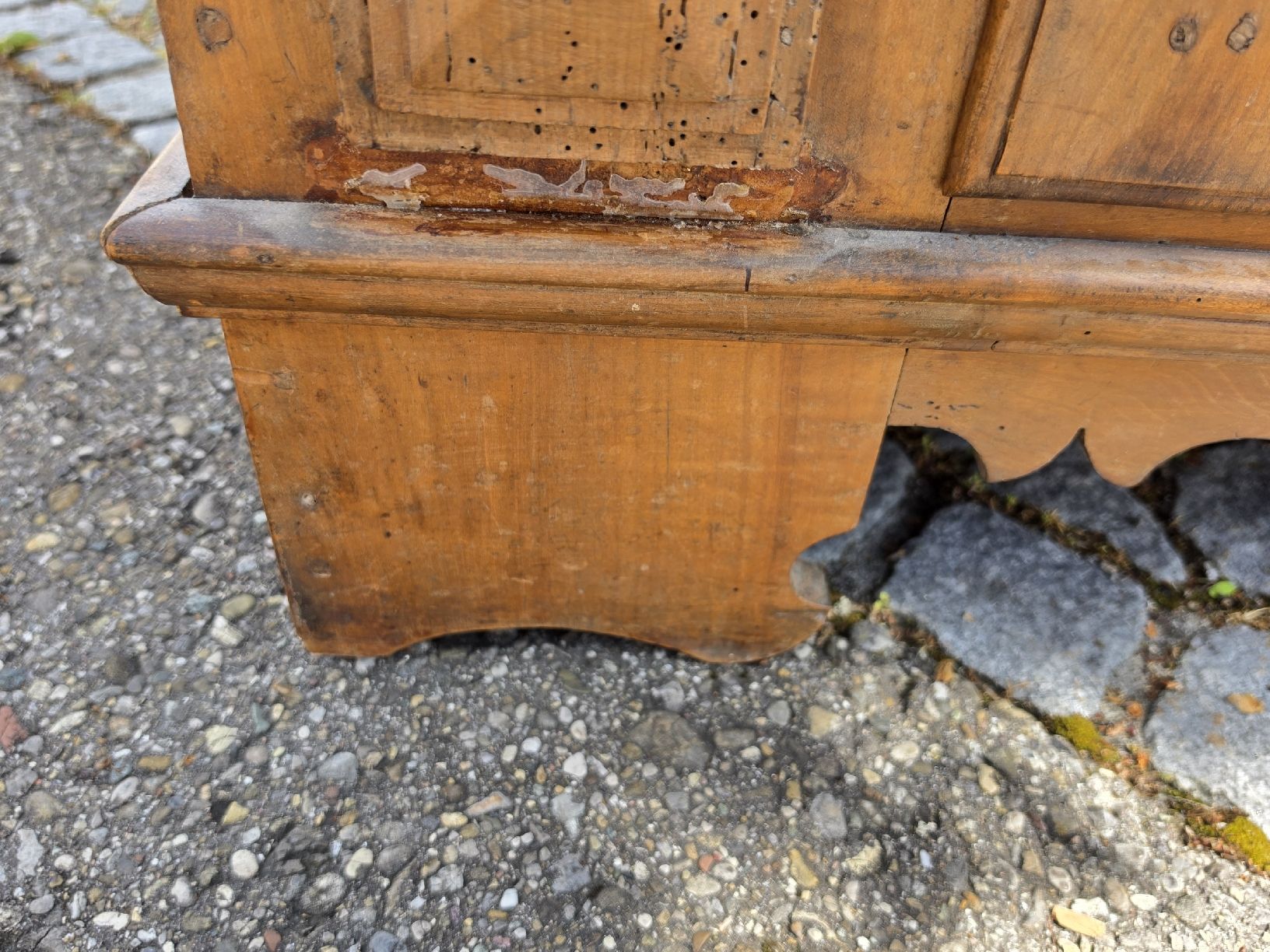 Armadi: Antikes Schweizer Bauernschrank Unikat mit Schnitzereien – Usato da Mettlen venduto da elios0888 5