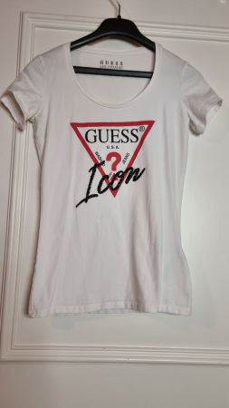 Guess Icon T-Shirt, Grösse XS, Sommer Look!