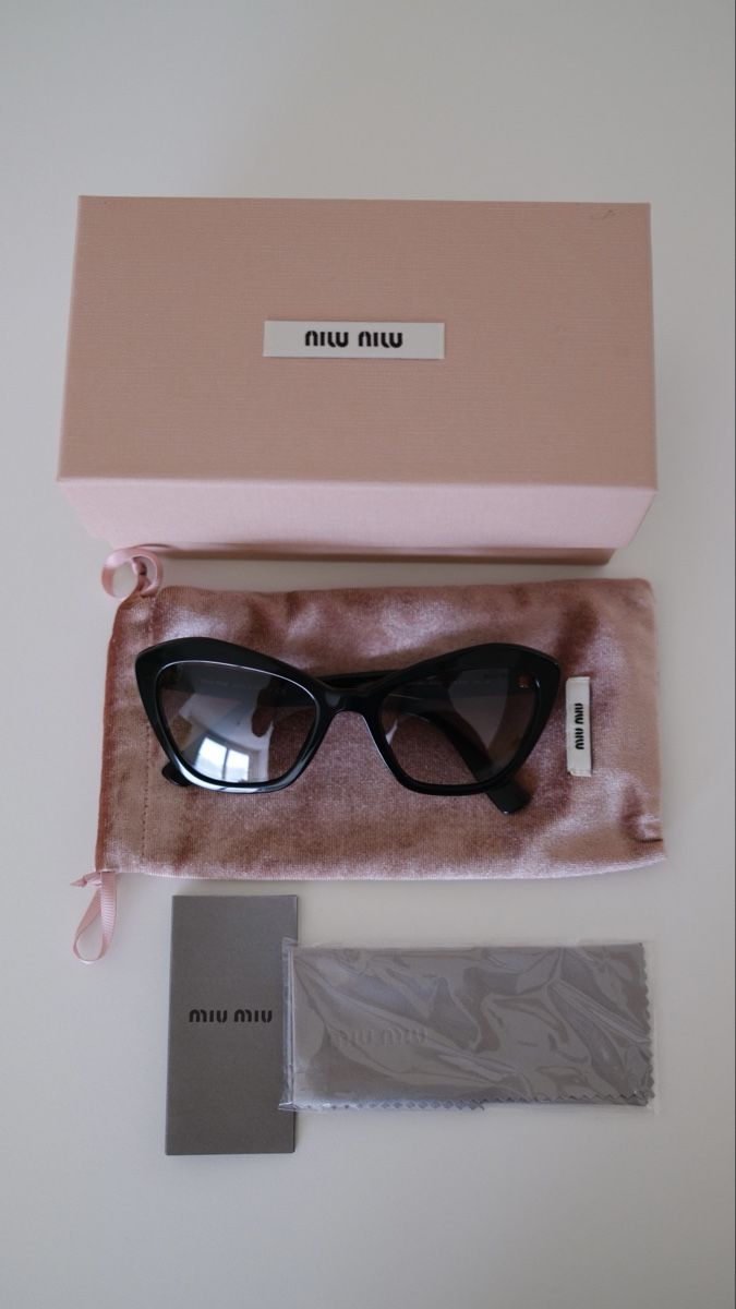 Miu Miu Occhiali & Lenti: Miu Miu Cat-Eye Sunglasses – Nuovo (secondo la descrizione) da Schliern b. Köniz venduto da naz_jg6s