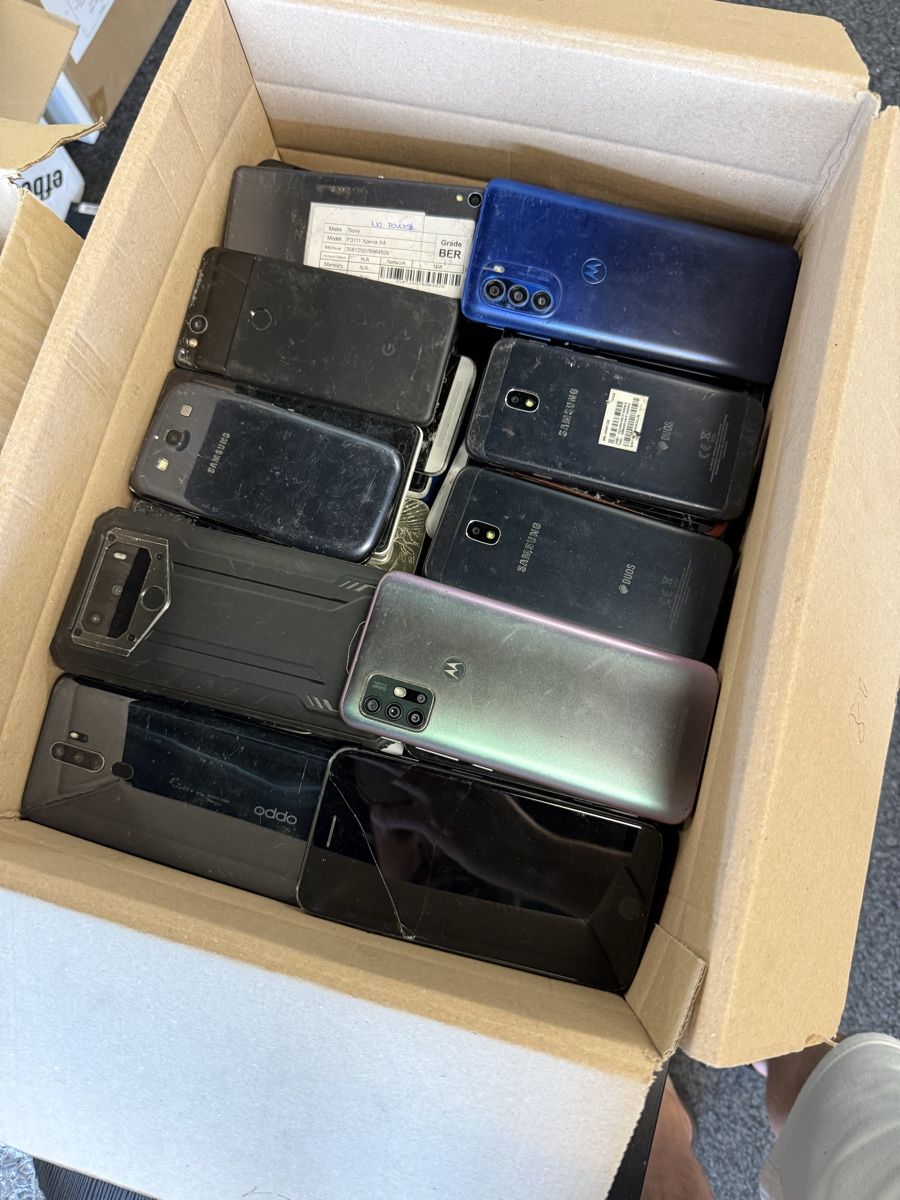 Telefoni cellulari / Smartphones: Smartphone 110 Stück defekt – Difettoso da Rothrist venduto da jr_returns