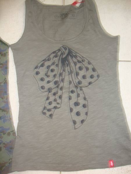 Esprit Tops: 2 ESPRIT TOPS GR.XS **NEU** – Neu (gemäss Beschreibung) aus Rotkreuz von Samballi 2