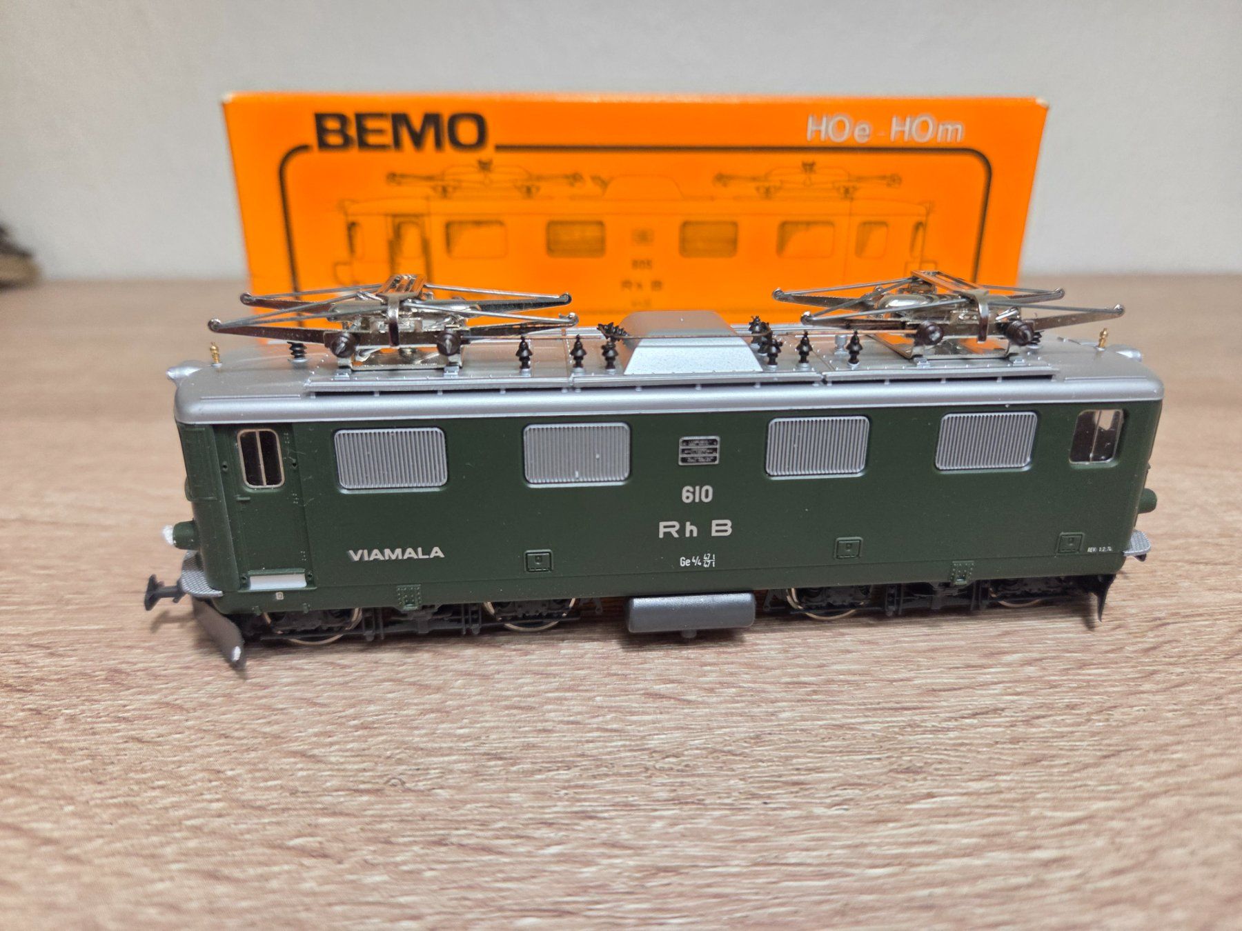 Bemo Modellini di ferrovie: Bemo 1250/10 E-Lok Viamala RhB H0m – Usato da St-Aubin-Sauges venduto da Lo_Go 1