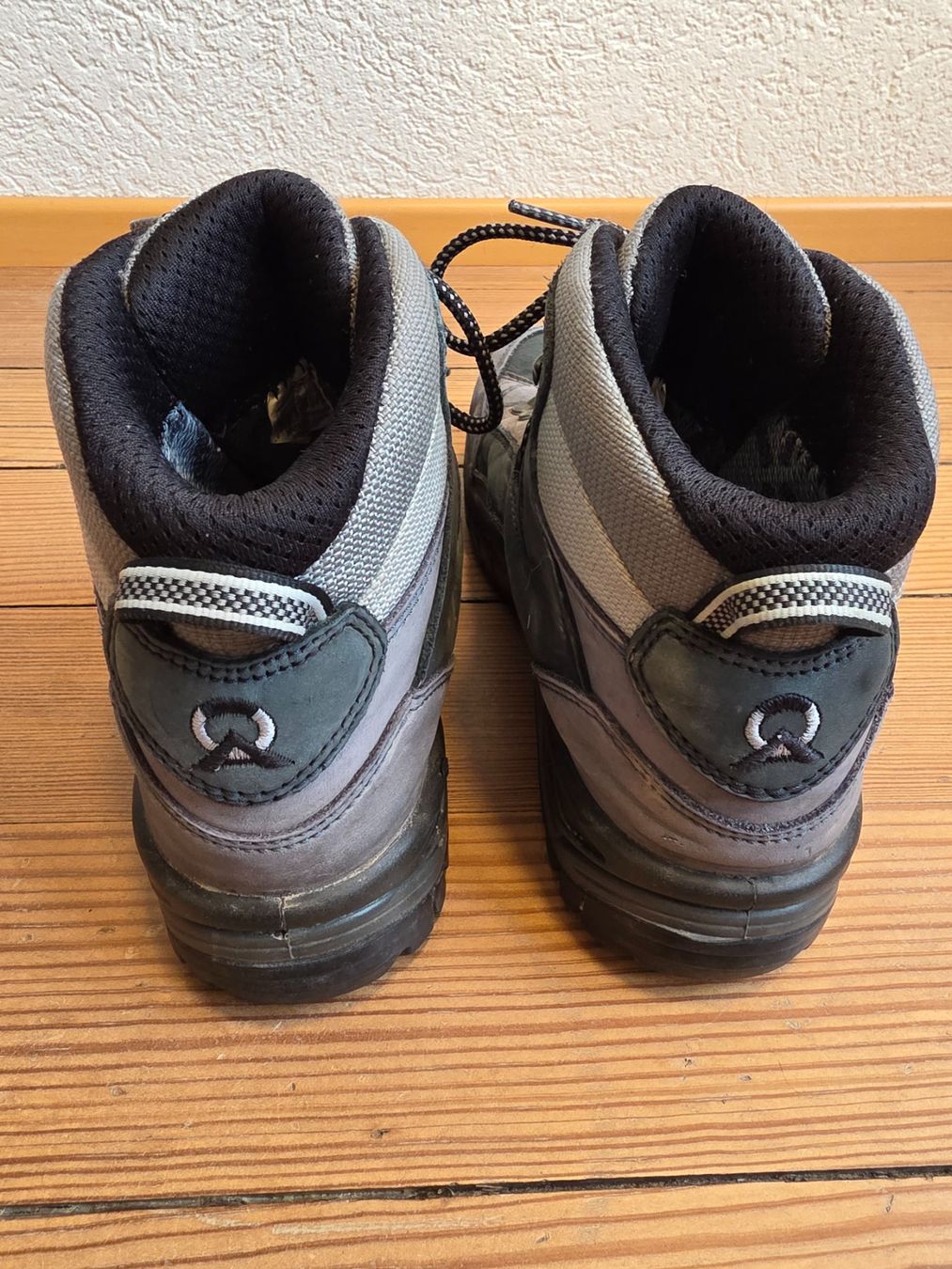 Lowa Scarpe da donna: Lowa Wanderschuhe Grösse 38 – Usato da St.Gallen venduto da goclaro 1