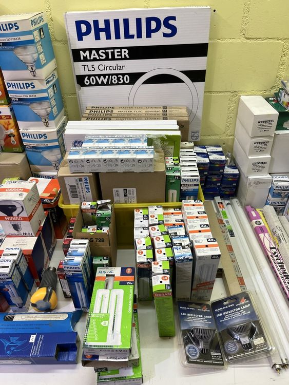 Lampes: Diverse Leuchtmittel-Sammlung: Philips, Osram, Sylvania! 54 – Neuf avec emballage d'origine à Menzingen par cyso 2