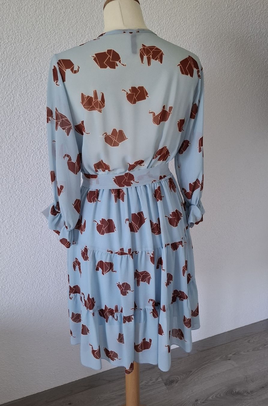 Robes: Kleid hellblau-braun Elefantenmuster, Grösse 36 – Neuf (Voir description) à Emmen par Tigerlady 4