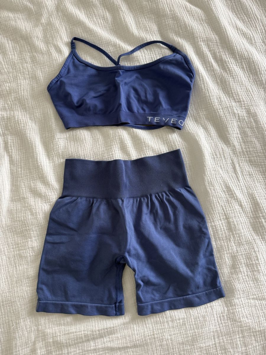 Lots de vêtements: teveo set blau – D'occasion à Altikon par borchardt.sara