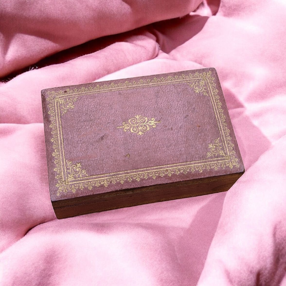 Dosen: ✨Antike Ringbox Schatulle Rosa Samt mit Gold – Gebraucht aus schwyz von larry91sz 2
