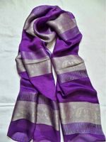 Eleganter Seidenschal in Lila und Silber - Neuwertig!
