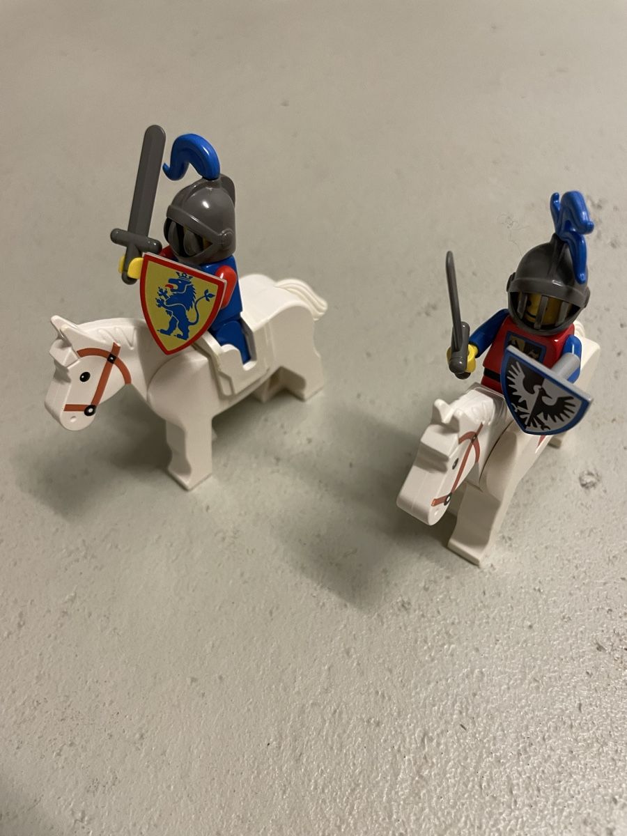 Lego Spielzeuge: Lego Ritter mit Pferd – Gebraucht aus Sissach von Gaemma