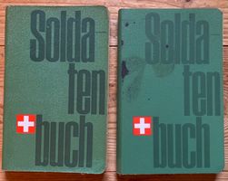 2 Soldatenbücher der CH Armee