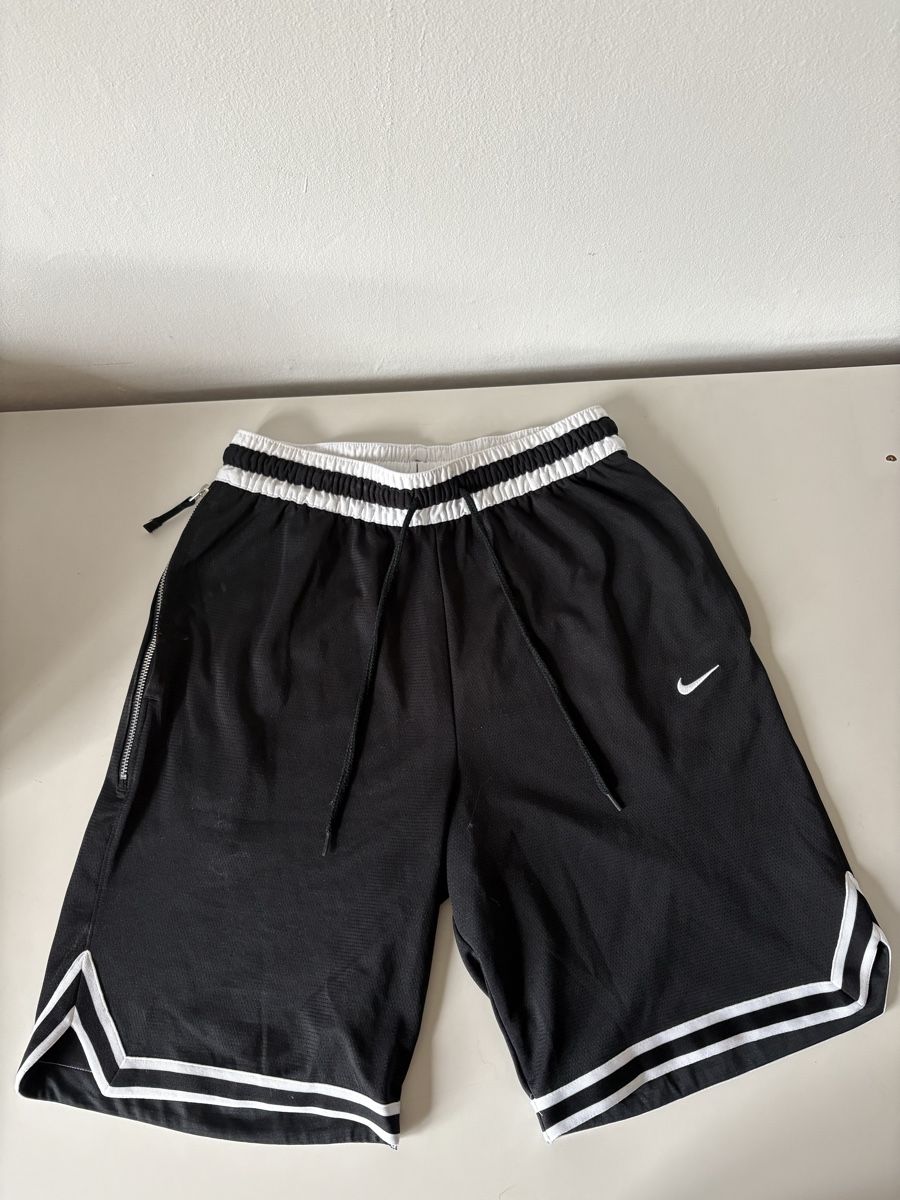 Nike Hosen: Short Nike DRI-FIT – Neu (gemäss Beschreibung) aus Reconvilier von oliver008