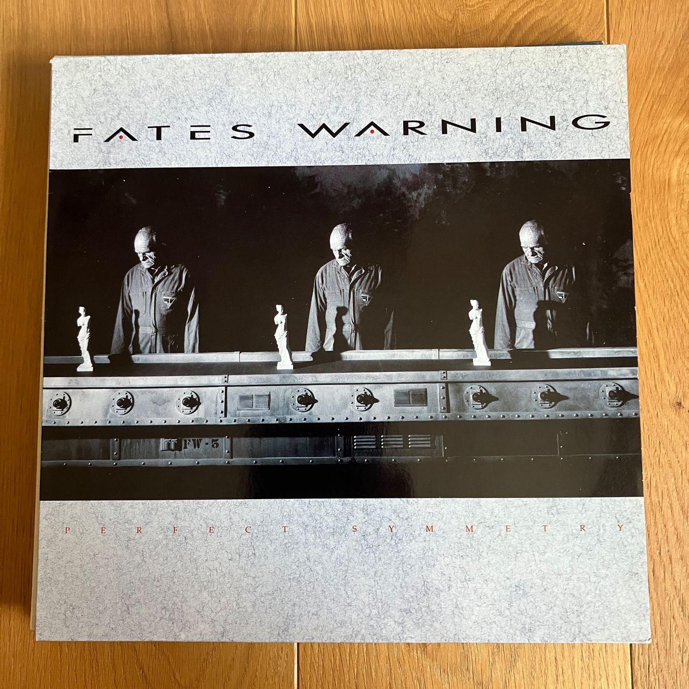 Vinyles: Fates Warning – Perfect Symmetry – D'occasion à Altdorf UR par Metallic0