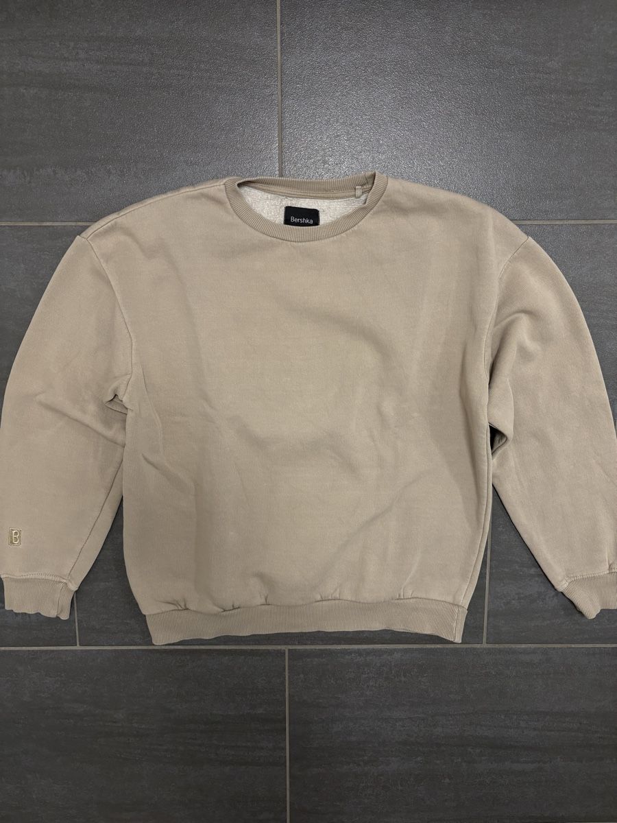 Bershka Pullover & Sweatshirts: Bershka Loose Fit Sweatshirt M – Gebraucht aus Rümlang von svent 1