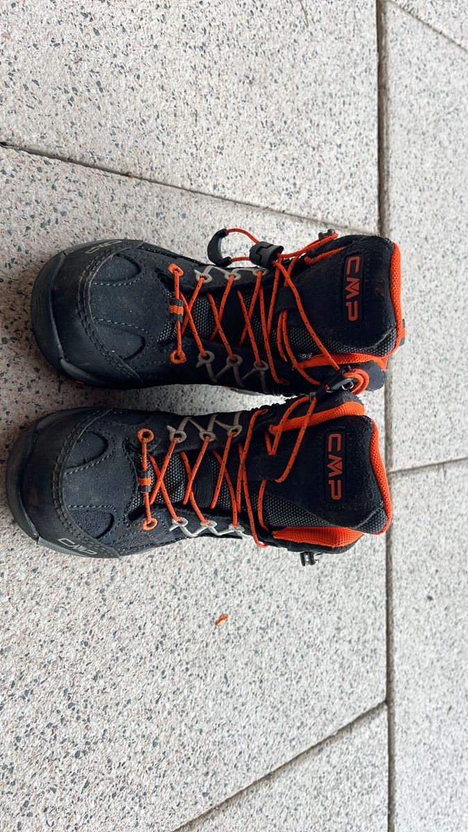 CMP Scarpe per ragazzi: CMP Wanderschuhe Kinder Schwarz Orange Grösse 28  – Usato da Wallenwil venduto da cleliafrei
