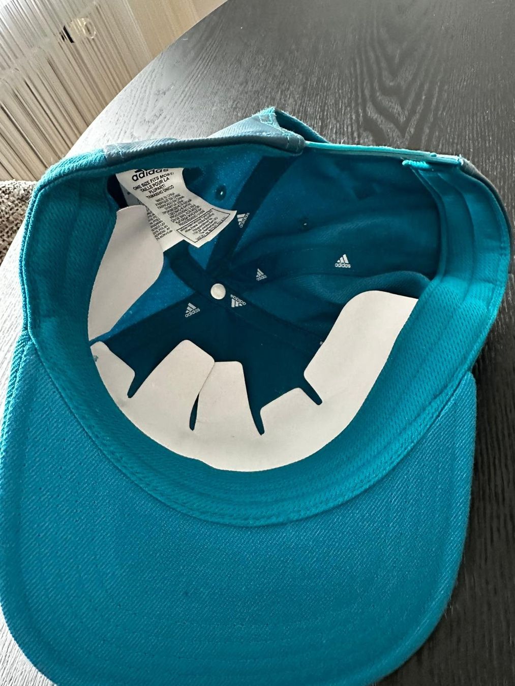 Adidas Copricapi, berretti & cappellini: Adidas Real Madrid Cap Türkis Snapback Original – Usato da Thalwil venduto da victoriaSog 1