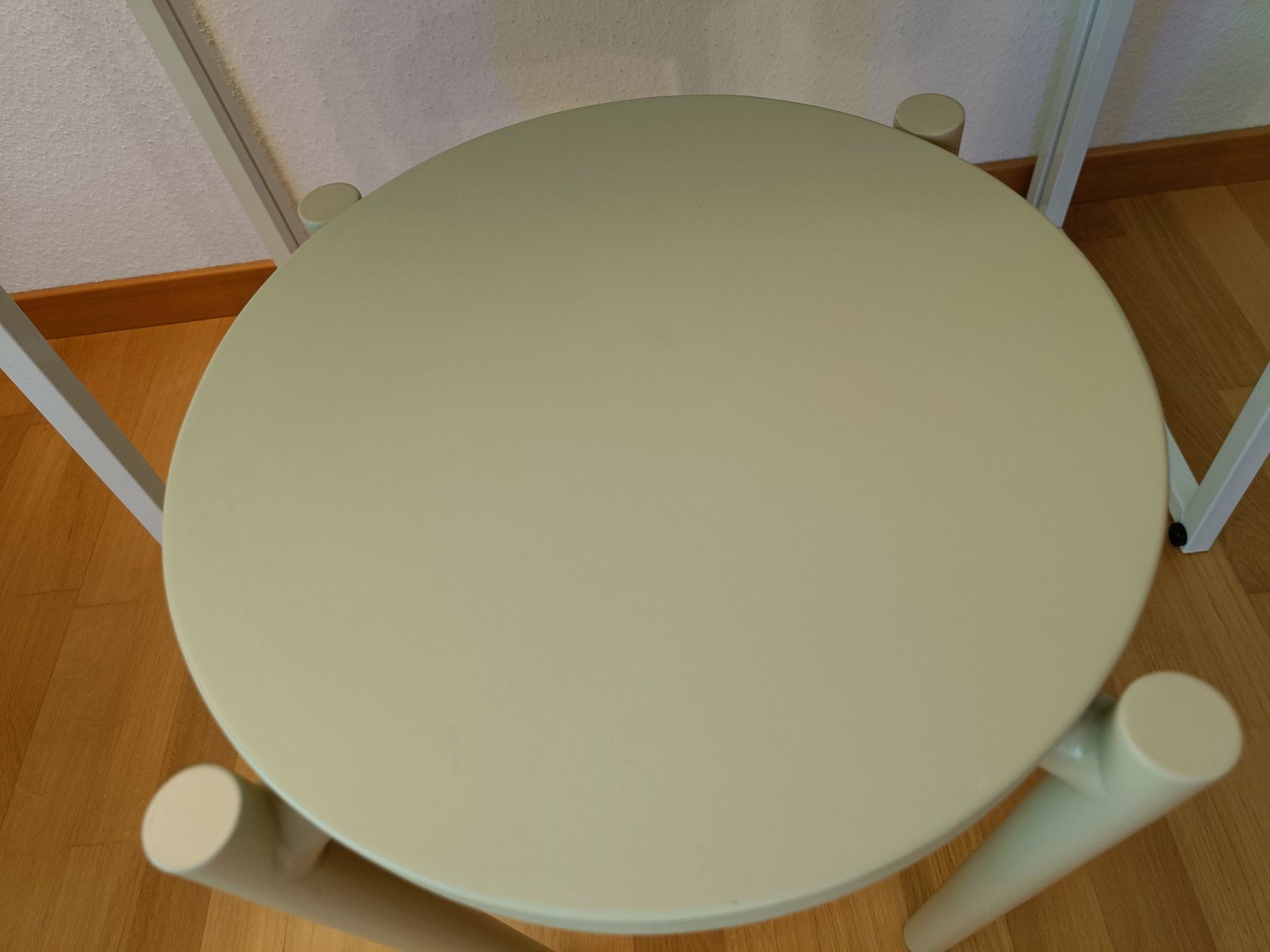 Tavoli: Minimalistischer Klapptisch mit grünem Hocker – Usato da Zürich venduto da Atelier.Second 5