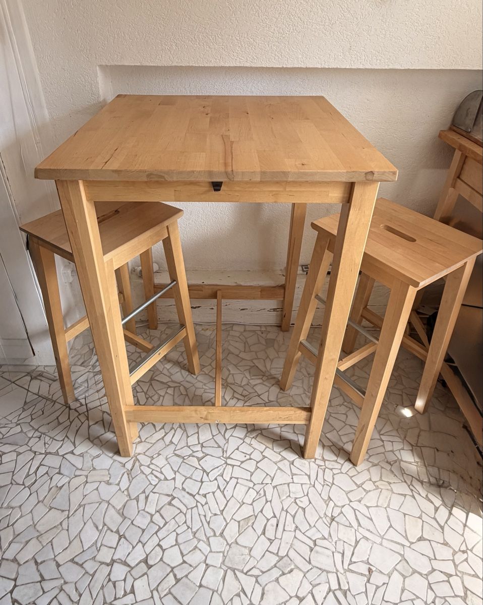 Tavoli: IKEA BJÖRKUDDEN Bar Table & 2 BOSSE Bar Stools - Solid Birch – Nuovo (secondo la descrizione) da Aubonne venduto da dan_87j7