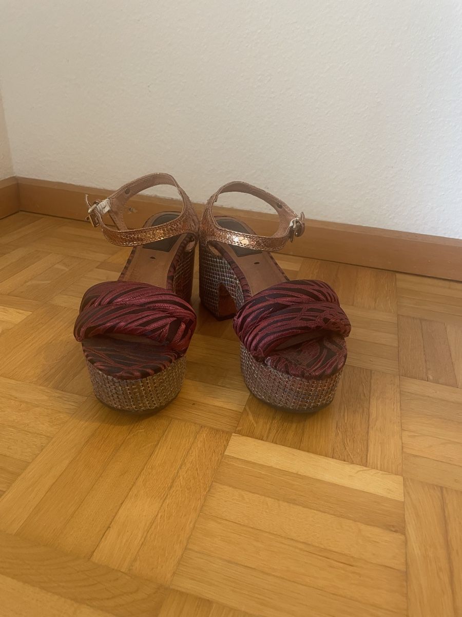 Scarpe da donna: Sandalen Plateau – Usato da Horn venduto da Jronimo 2