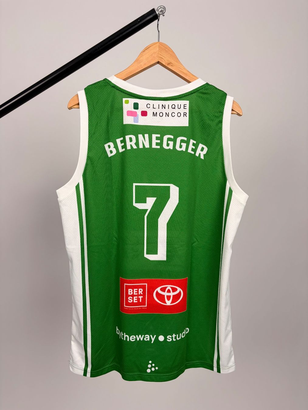 Leibchen & Hosen: Simon Bernegger #7 - Maillot et short – Gebraucht aus Fribourg von FribourgOlympicB 1