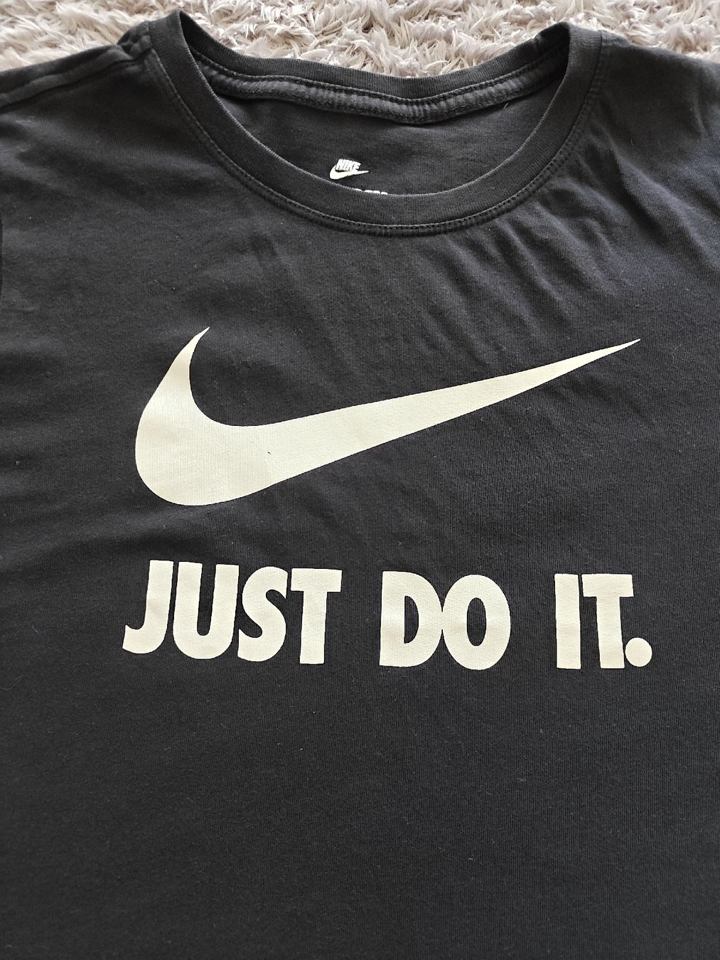 Nike T-shirts: Nike T Shirt – D'occasion à Pieterlen par Saemelili 1