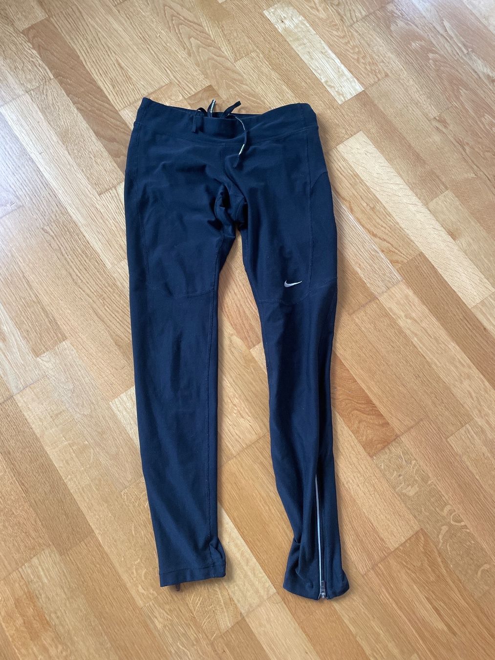 Nike Leggings: NIKE Sportleggins – Usato da Rüschlikon venduto da zehnvoracht
