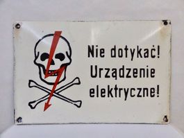 Emailschild NIE DOTYKAC! TOTENKOPF BLITZ