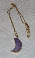 Collier lune mauve en agate naturelle