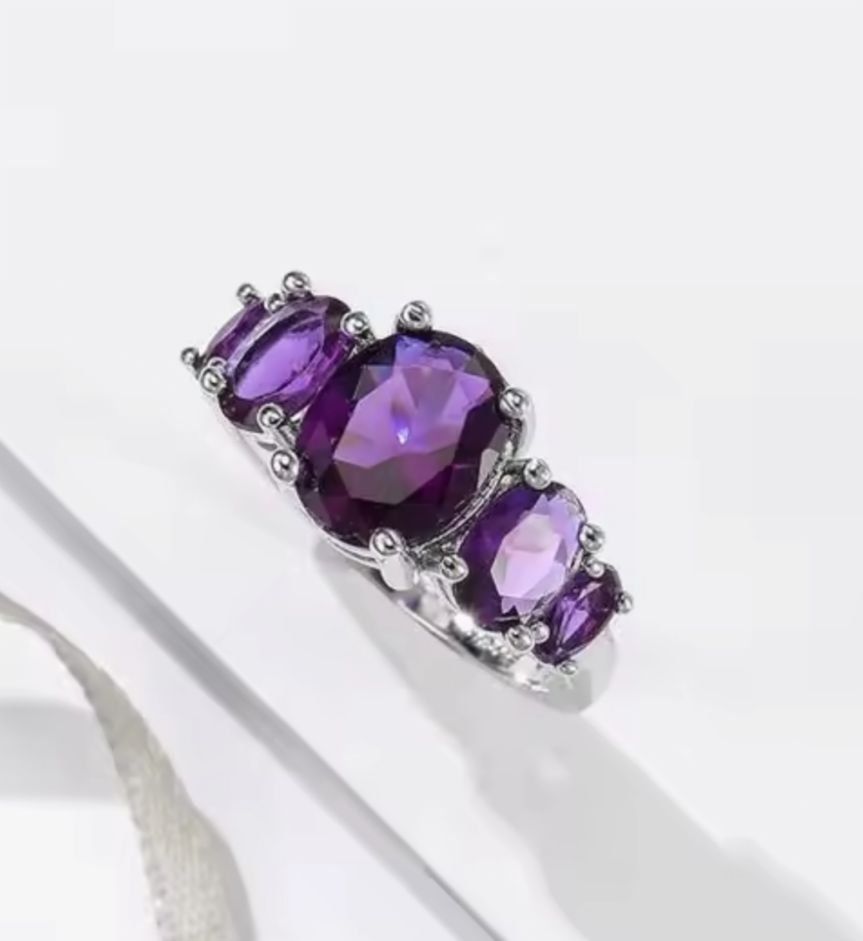 Anelli: Ring mit lila Steinen, 925 versilbert, Gr. 6 – Nuovo (secondo la descrizione) da Grenchen venduto da dar_6d52 1