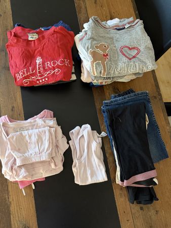 Diverse Kinderkleidung T-Shirts Hosen Grösse 98-110