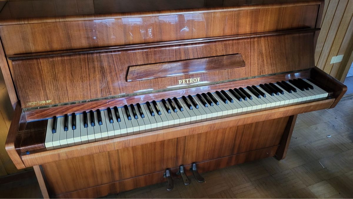 Musikinstrumente: Klavier Petrof – Gebraucht aus Düdingen von jur_7l9m