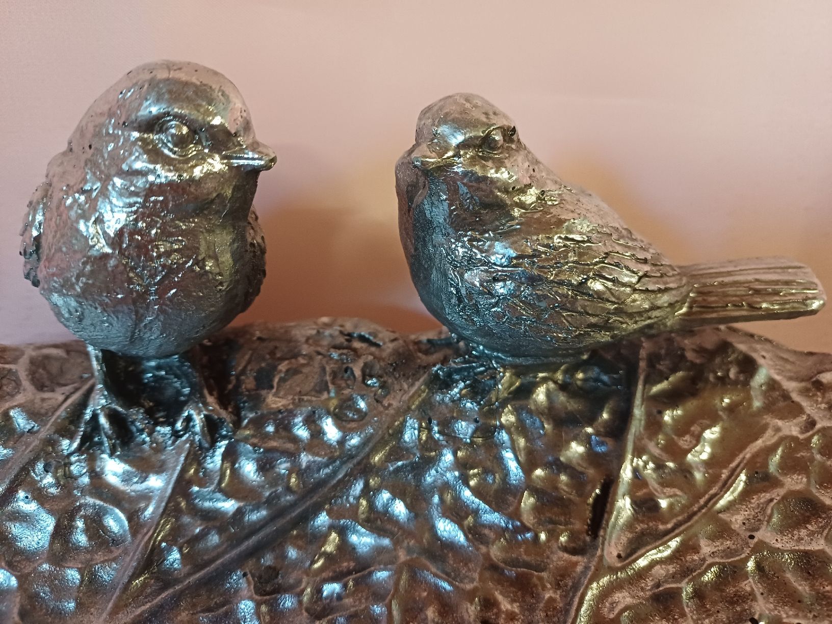 Tutte le decorazioni: Dekoschale mit Vögel, Vogelbad, Polyresin, Farbe silber – Nuovo e nell'imballaggio originale da Nassen venduto da verrueckt 2