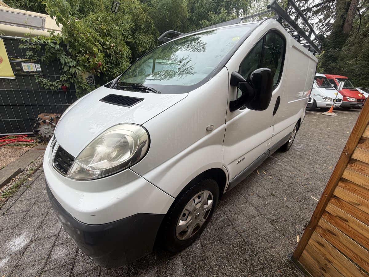 Renault Véhicules utilitaires: 1800 – D'occasion à Veyrier par Chessmann_Douane1255 3